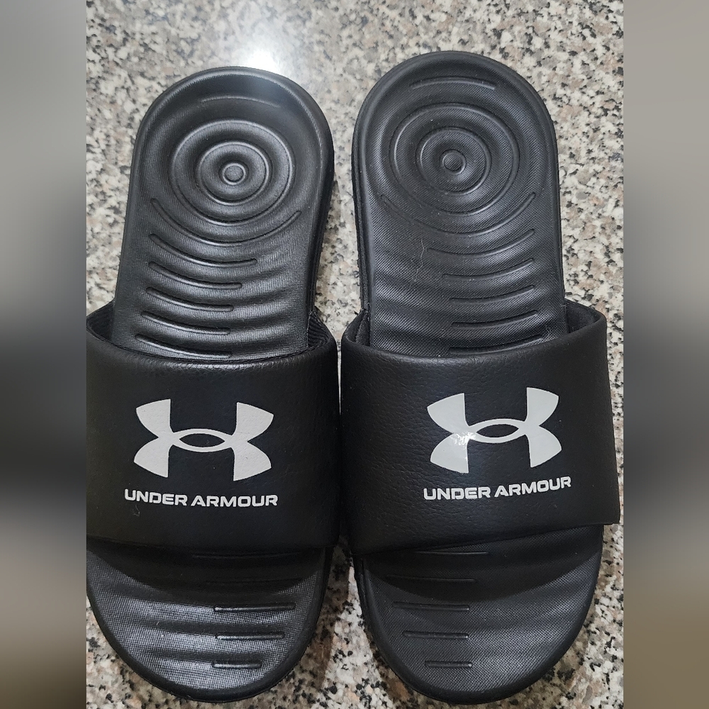 Under Armour kids, size 6Y,‎ black.
